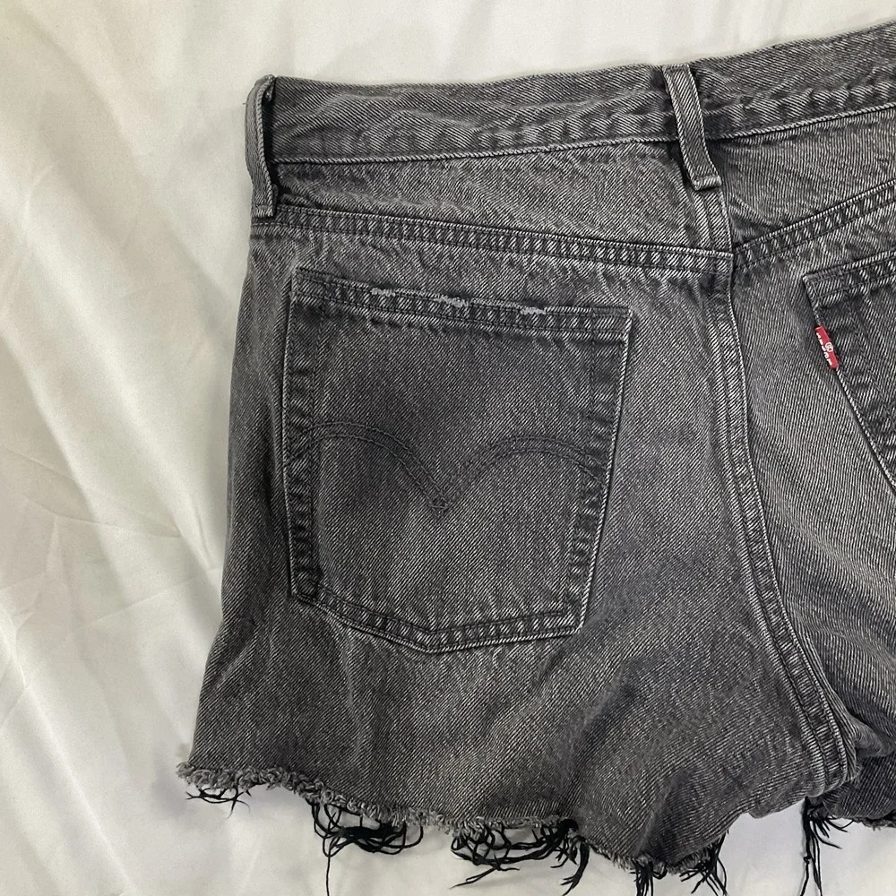Levi's 501 Cutoff Shorts Womens Size 29 Black Faded Denim Frayed 201